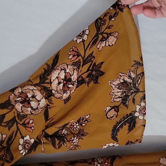 Bell Sleeve Top Jolt medium mustard color NWOT - Picture 6 of 8